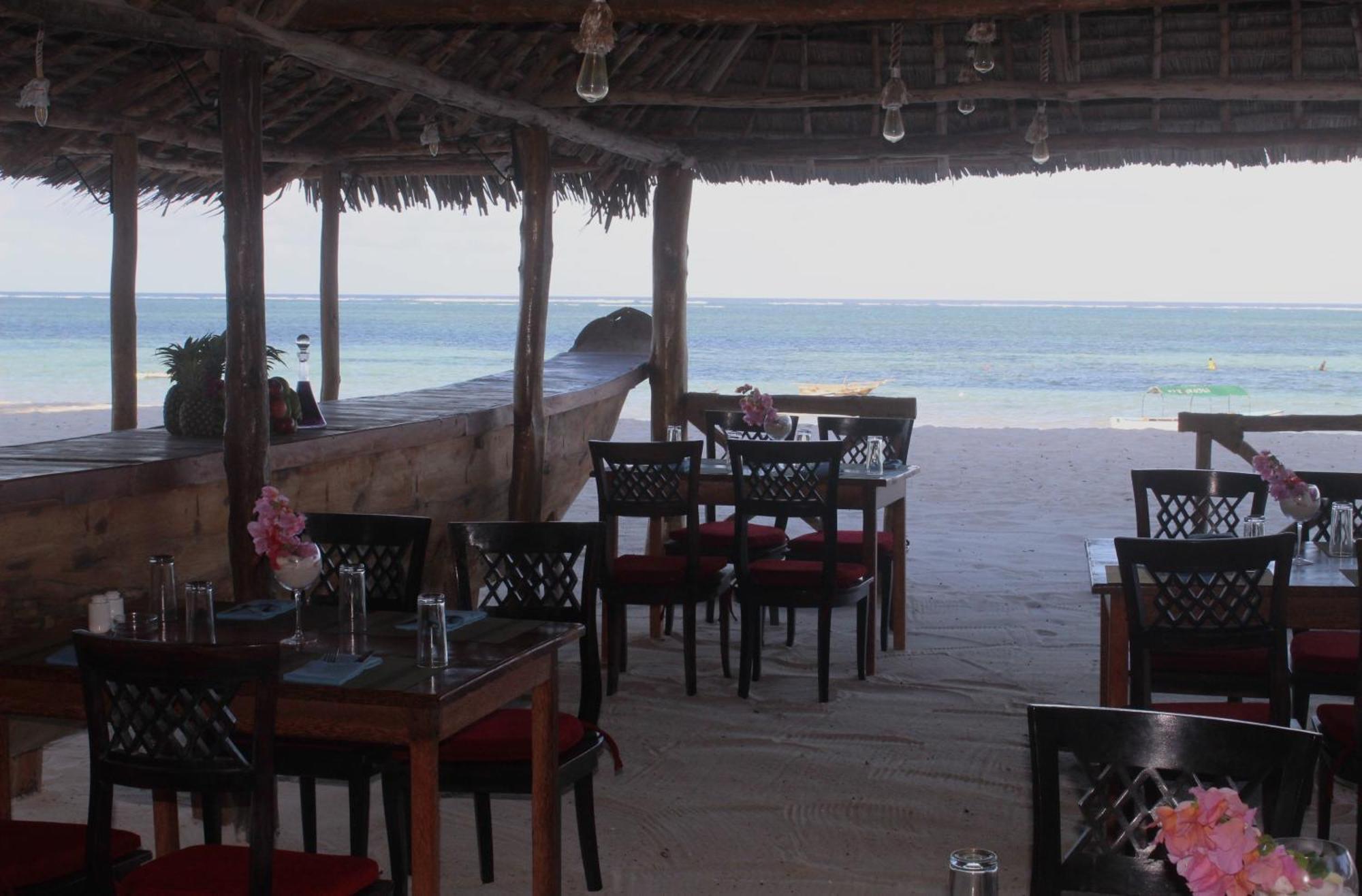 Bianco Azzurro Hotel & Restaurant ปวานี มาชังกานี ภายนอก รูปภาพ