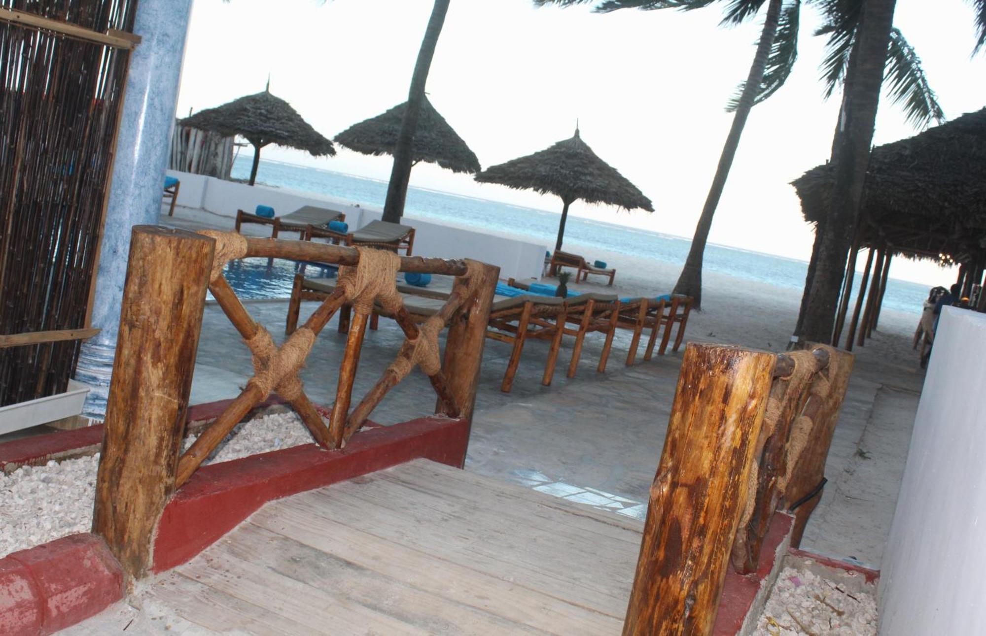 Bianco Azzurro Hotel & Restaurant ปวานี มาชังกานี ภายนอก รูปภาพ